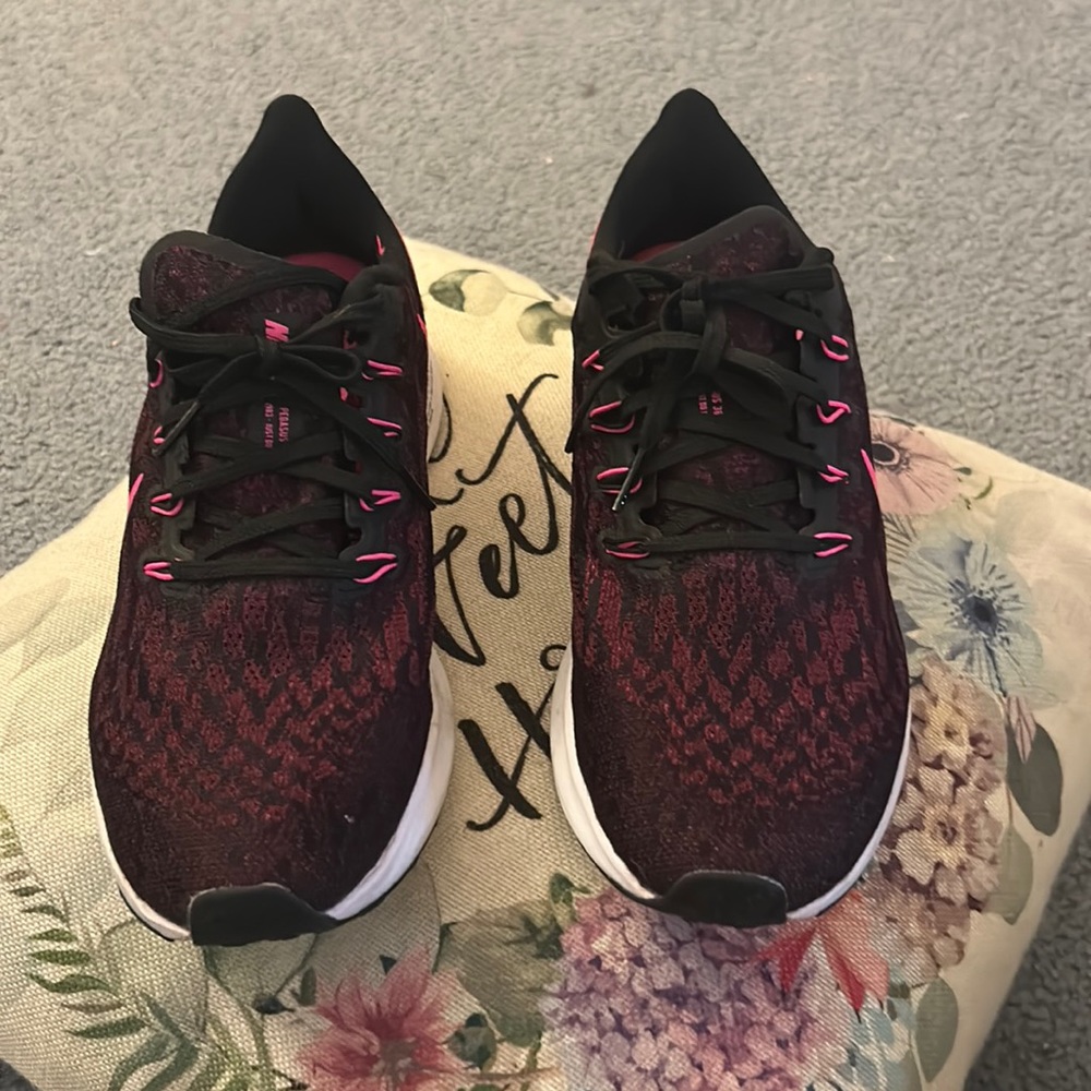 Nike Zoom pink and black size 10